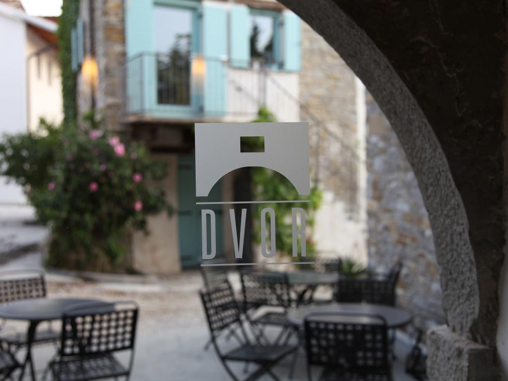 Boutique Hotel Dvor Доброво Екстериор снимка