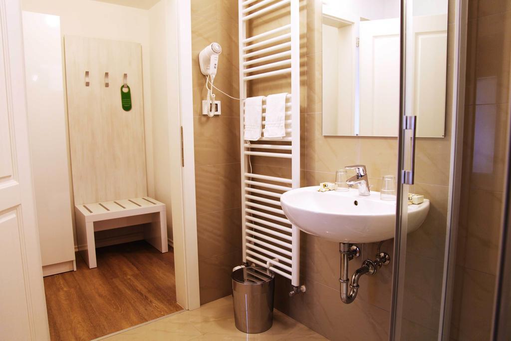 Boutique Hotel Dvor Доброво Стая снимка