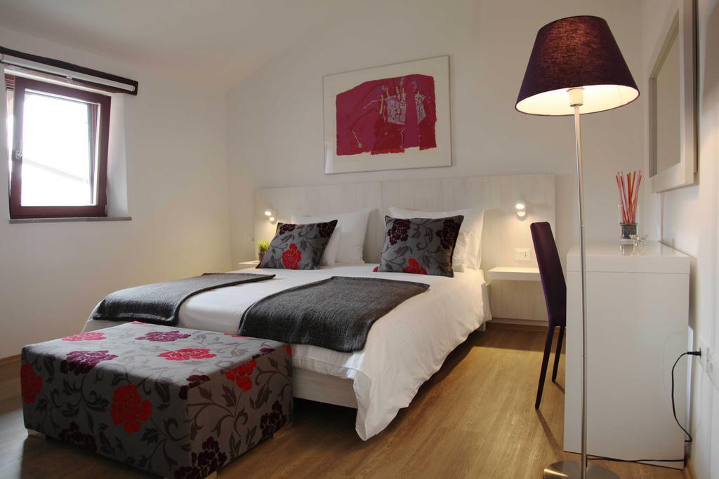 Boutique Hotel Dvor Доброво Стая снимка