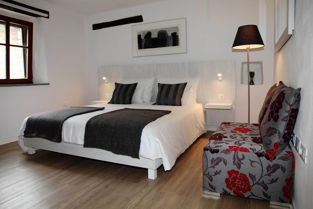 Boutique Hotel Dvor Доброво Стая снимка