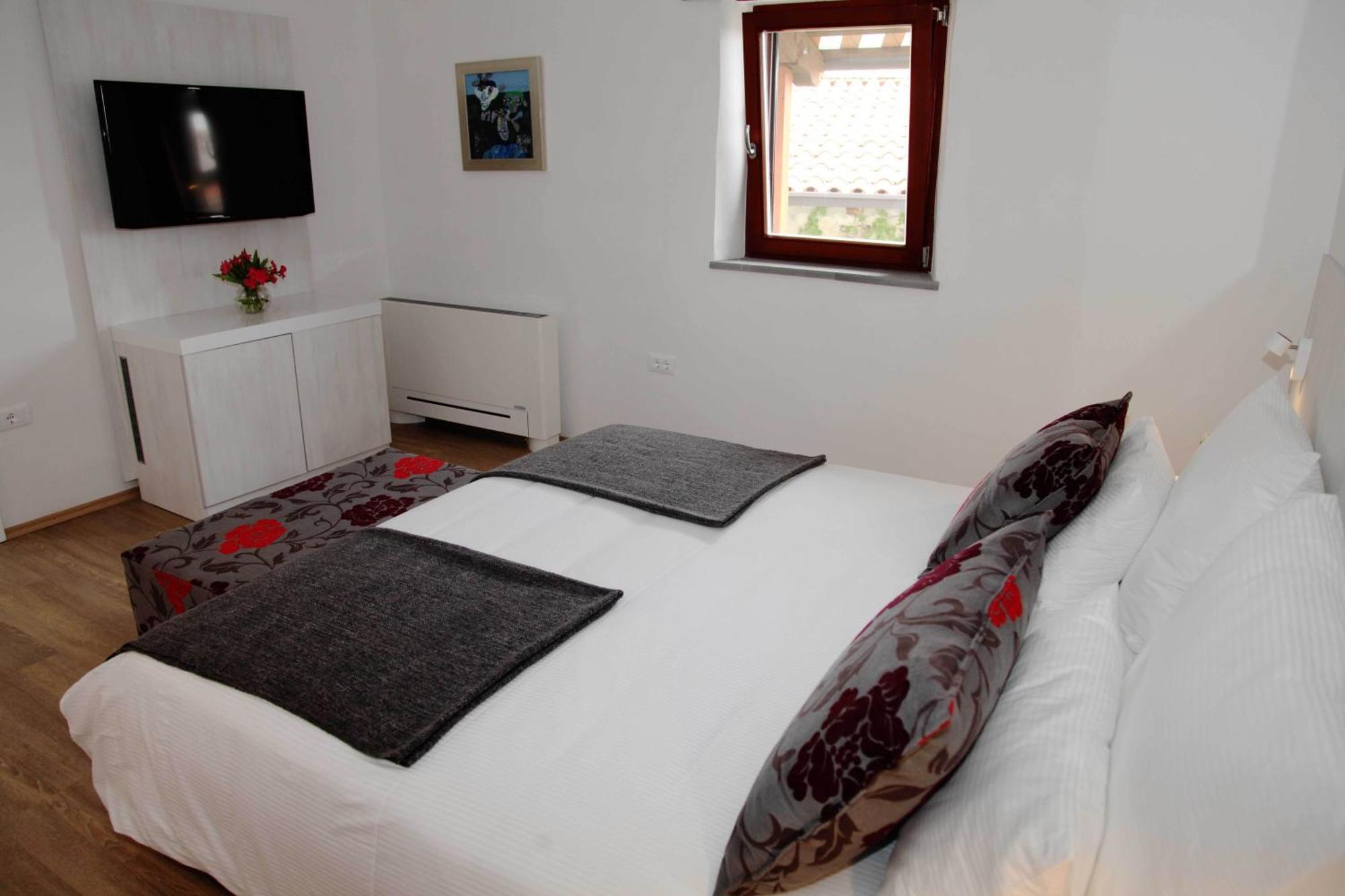 Boutique Hotel Dvor Доброво Стая снимка