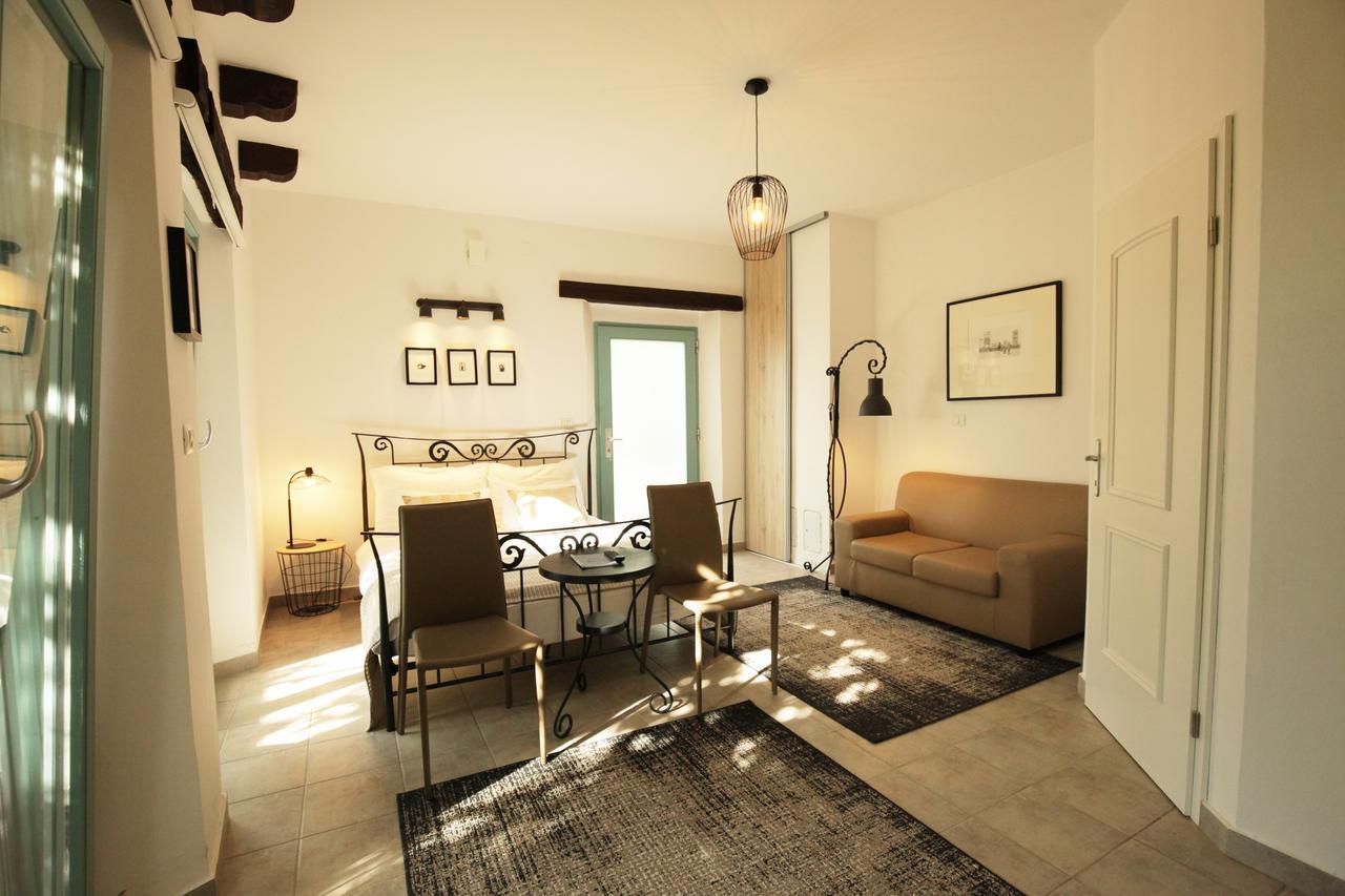 Boutique Hotel Dvor Доброво Екстериор снимка